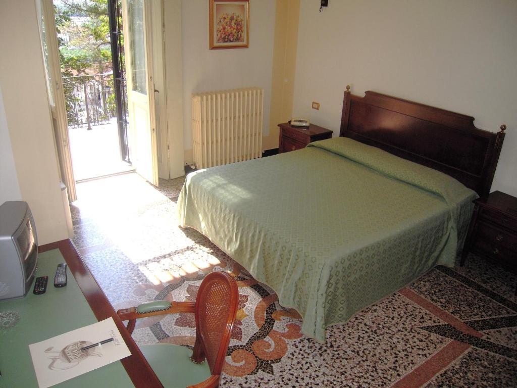 Villa Viola Tortona Δωμάτιο φωτογραφία